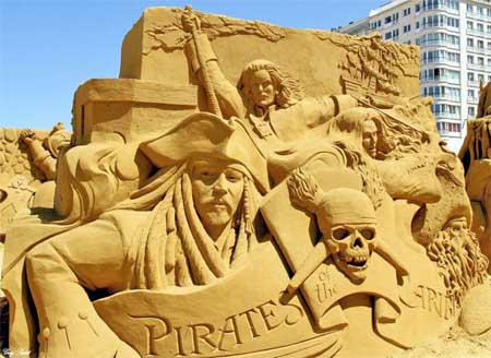 Sand sculpture of pirates - calculation of the number of grains of sand on earth